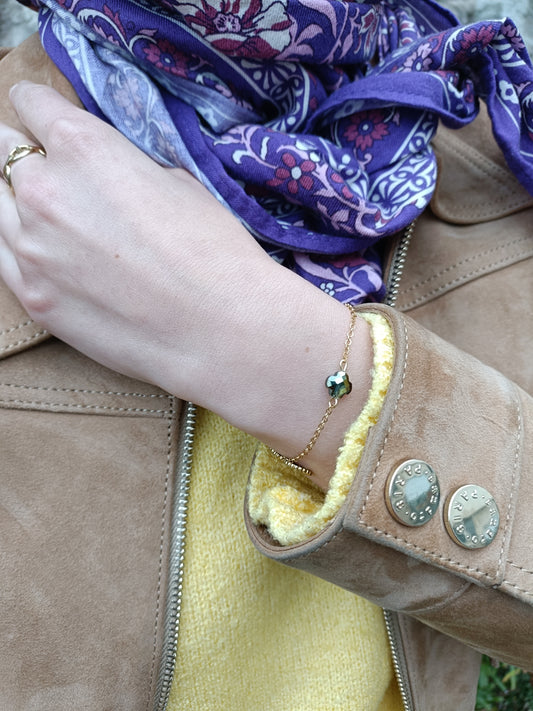 Bracelet doré fin en acier inoxydable et fleur verte en cristal