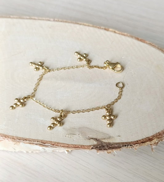 Bracelet doré fin en acier inoxydable et petites croix perlées pour femme et également disponible pour petites filles 