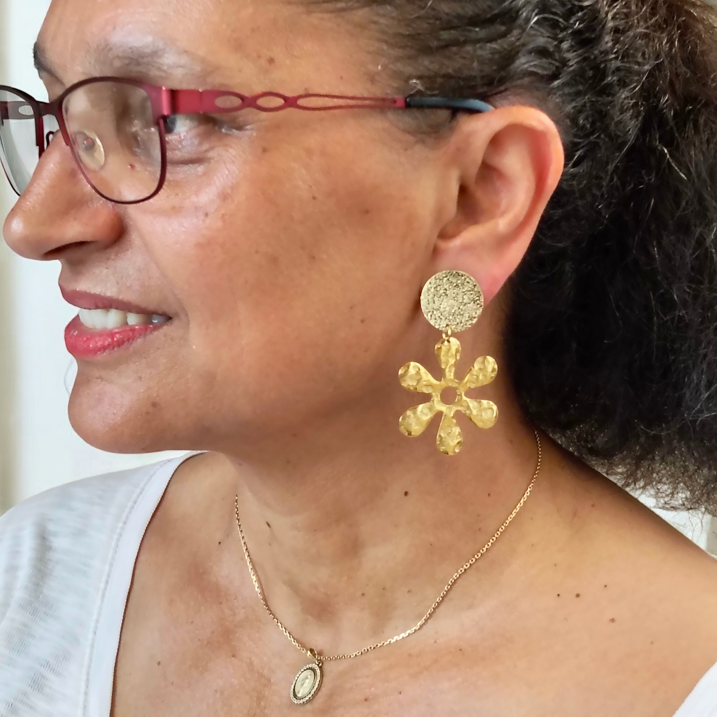 Capucine, les boucles d'oreilles clips fleurs dorées