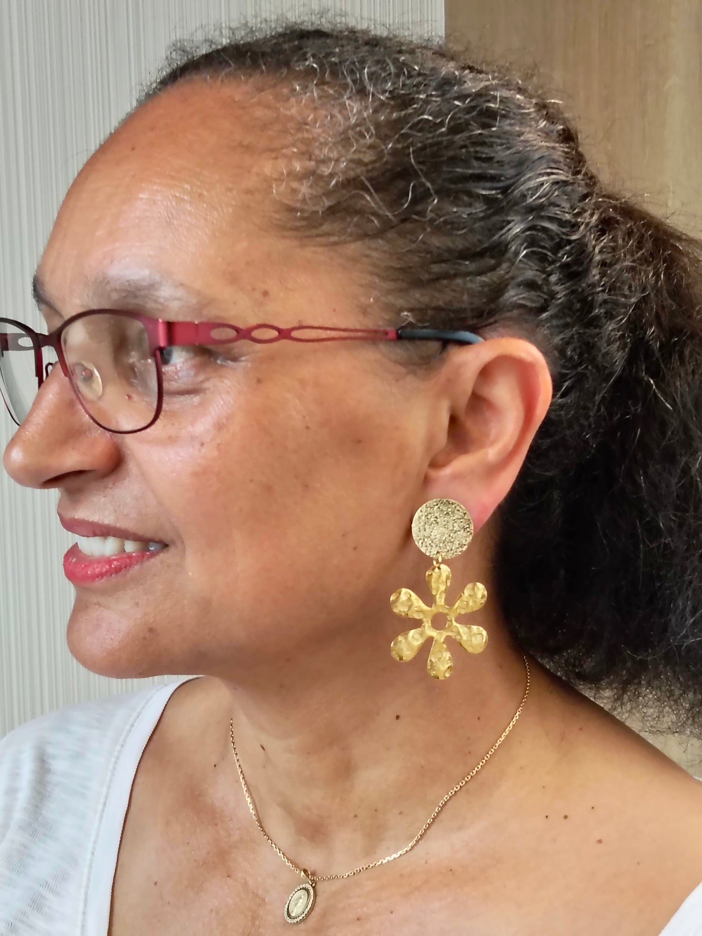 Capucine, les boucles d'oreilles clips fleurs dorées