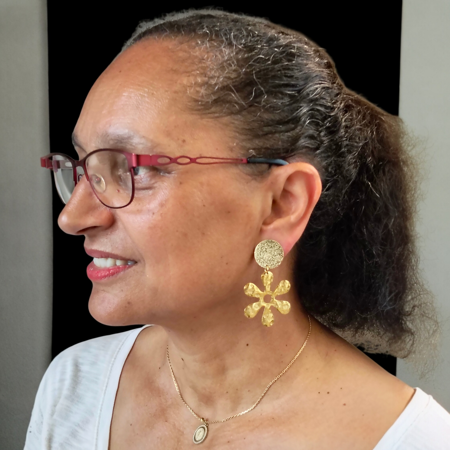 Capucine, les boucles d'oreilles clips fleurs dorées