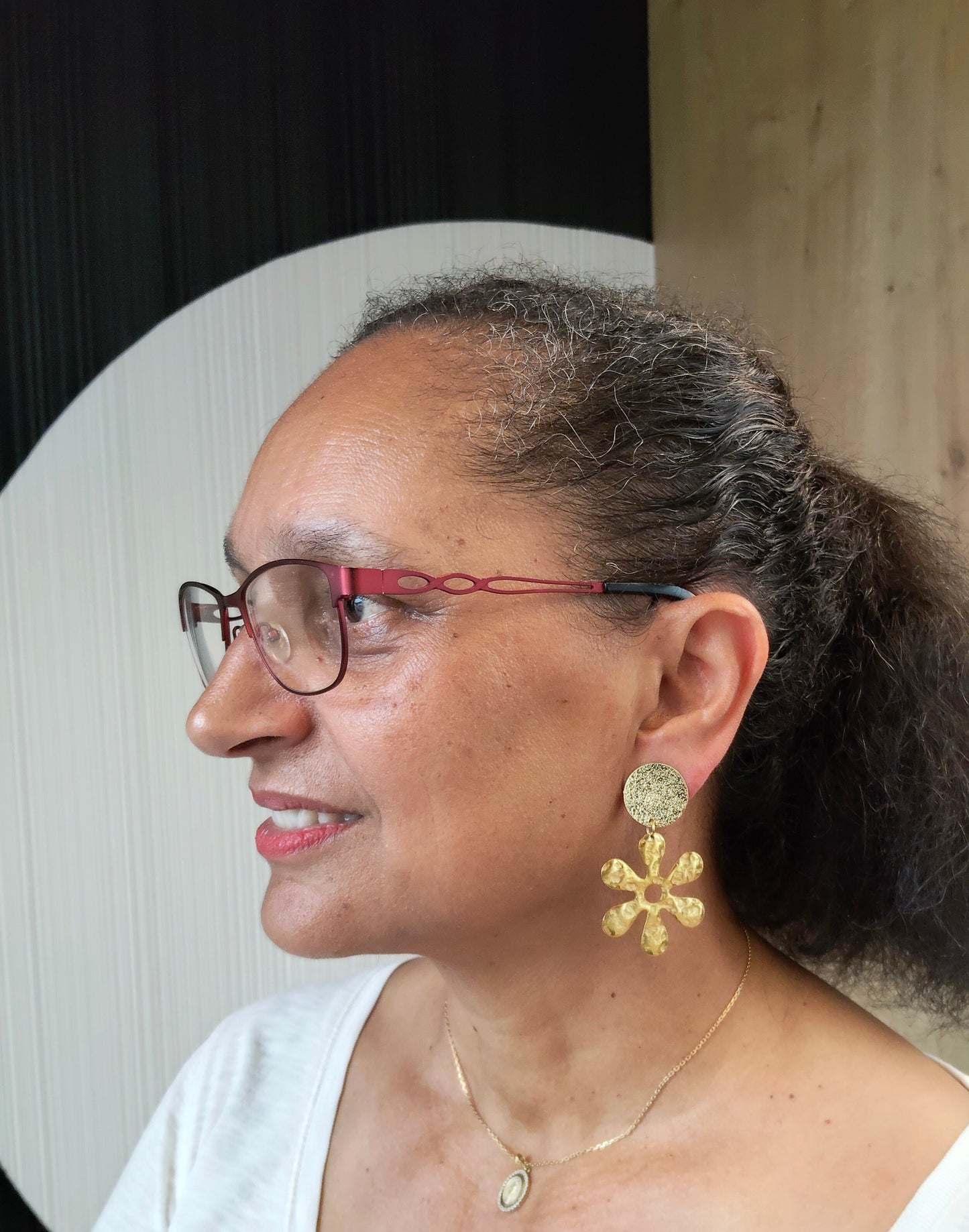 Capucine, les boucles d'oreilles clips fleurs dorées