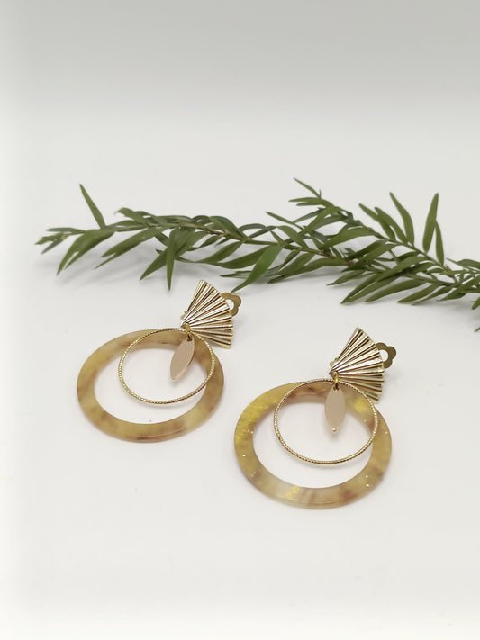 Castel, les boucles d'oreilles clips anneaux moutarde et scintillants