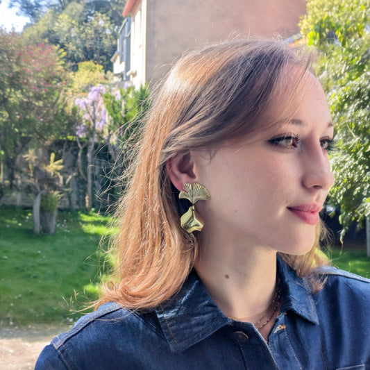 Césarine, les boucles d'oreilles clips Ginko et feuilles entièrement dorés or fin