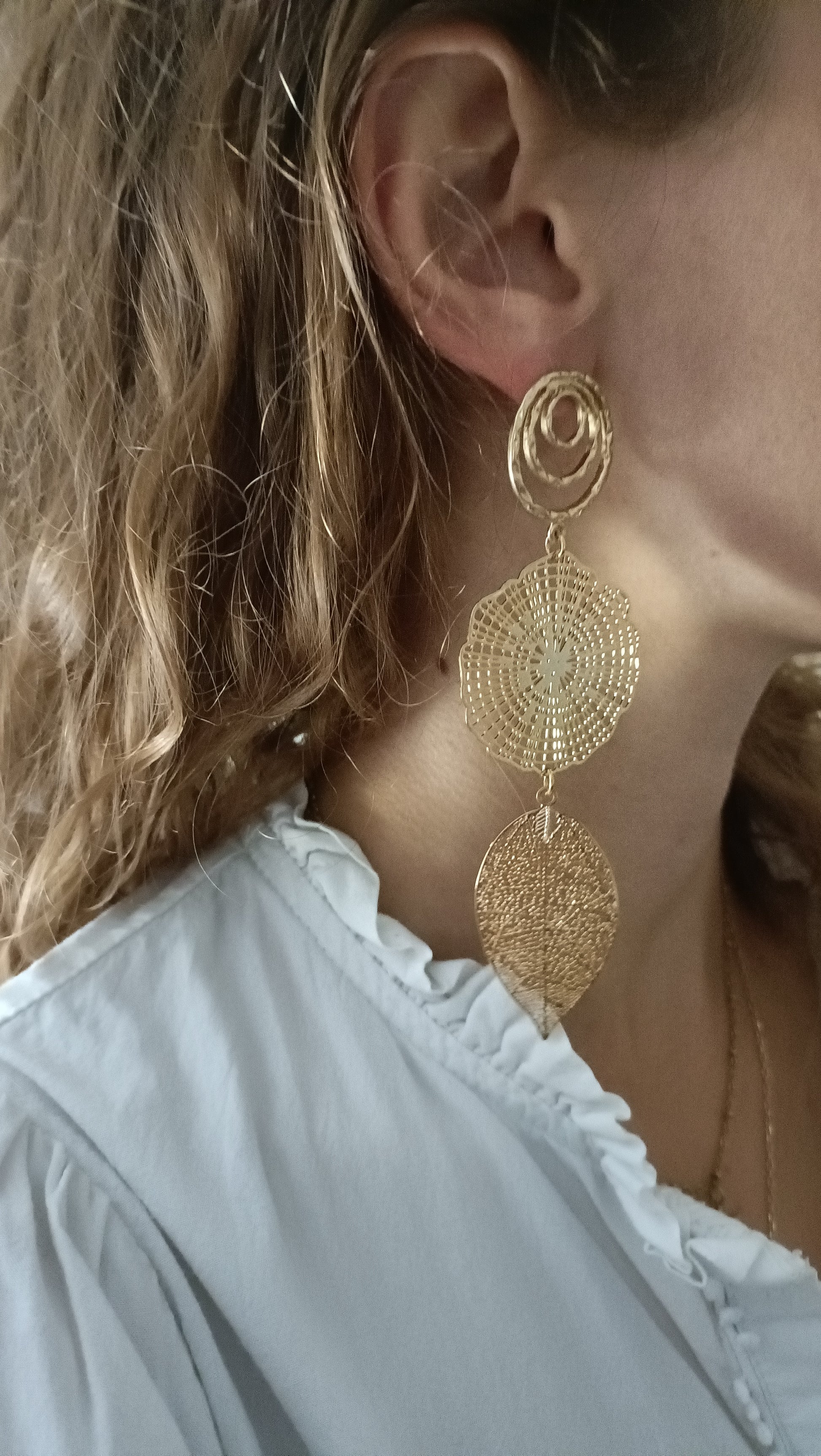Cléore, grandes boucles d'oreilles dorées or fin, percées ou clips