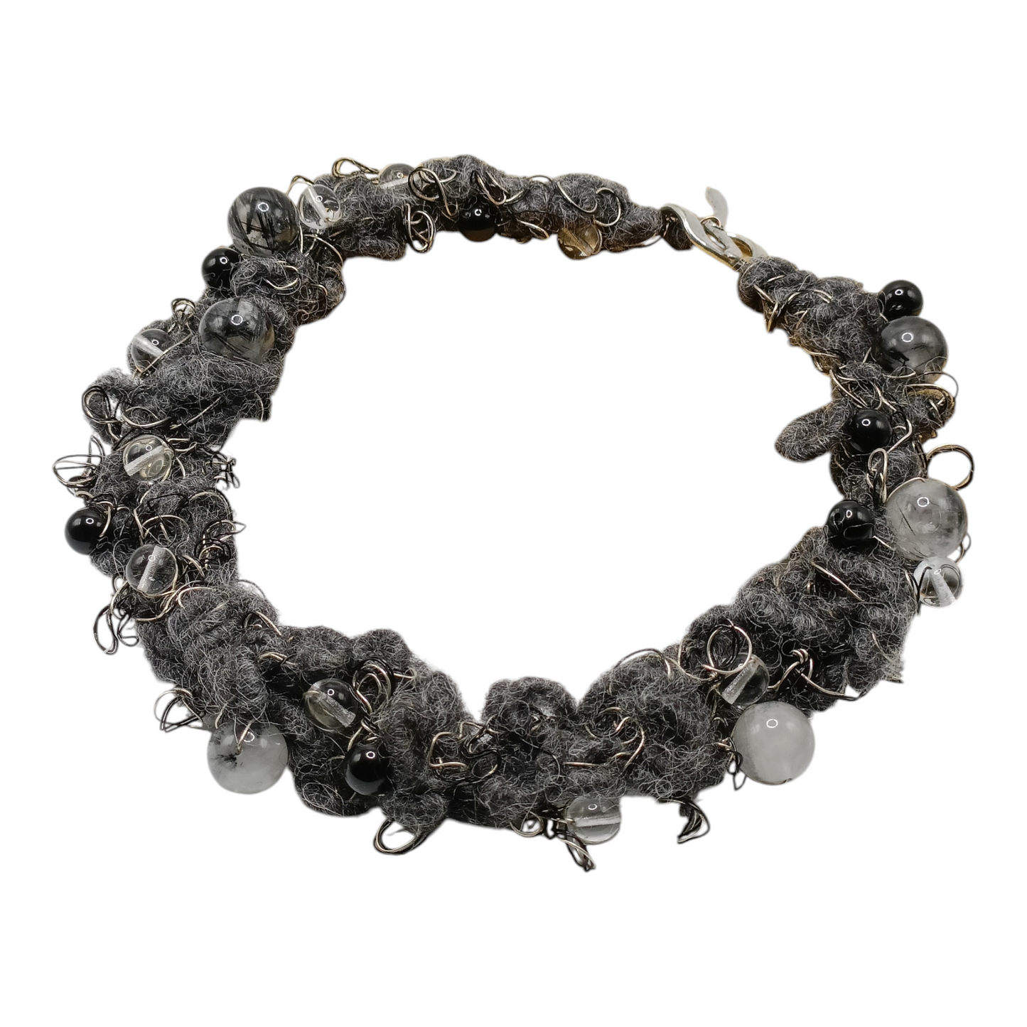 Collier torsadé en laine bouillie et pierres naturelles
