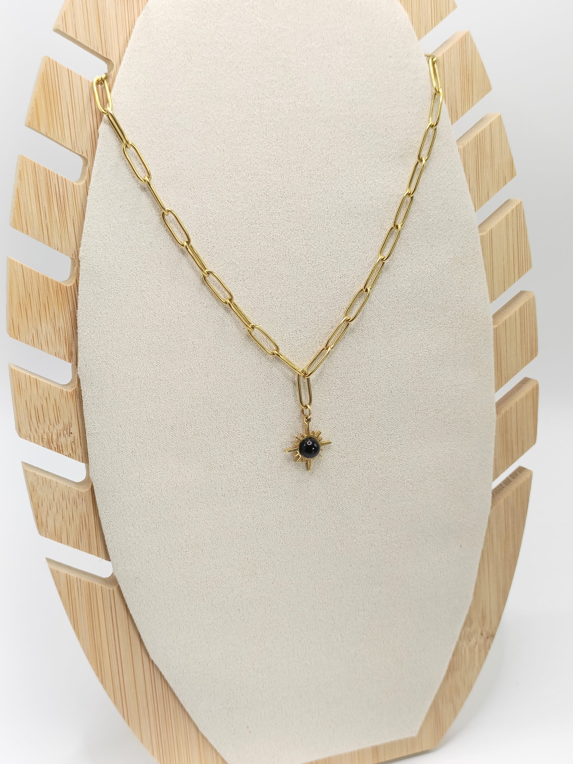 Collier court doré en acier inoxydable et howlite noire, forme soleil, 44 cm de long, ou plus sur demande 