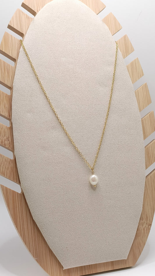 Collier court fin doré en acier inoxydable et perles de culture blanche baroque
