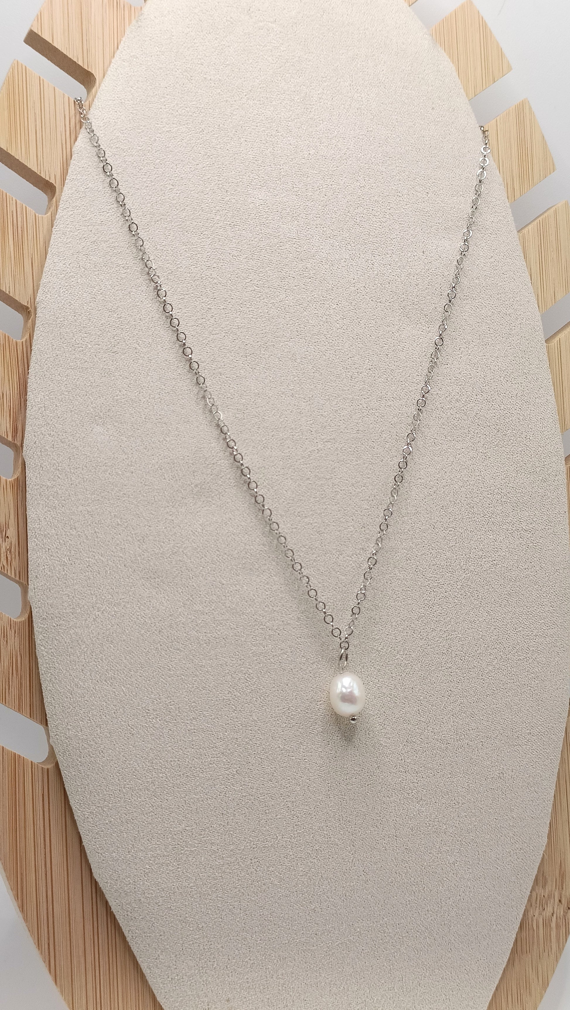 Collier court fin argenté et perle de culture baroque blanche
