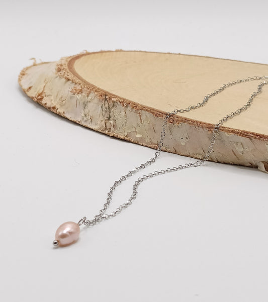Collier court fin argenté et perle de culture baroque rose saumoné