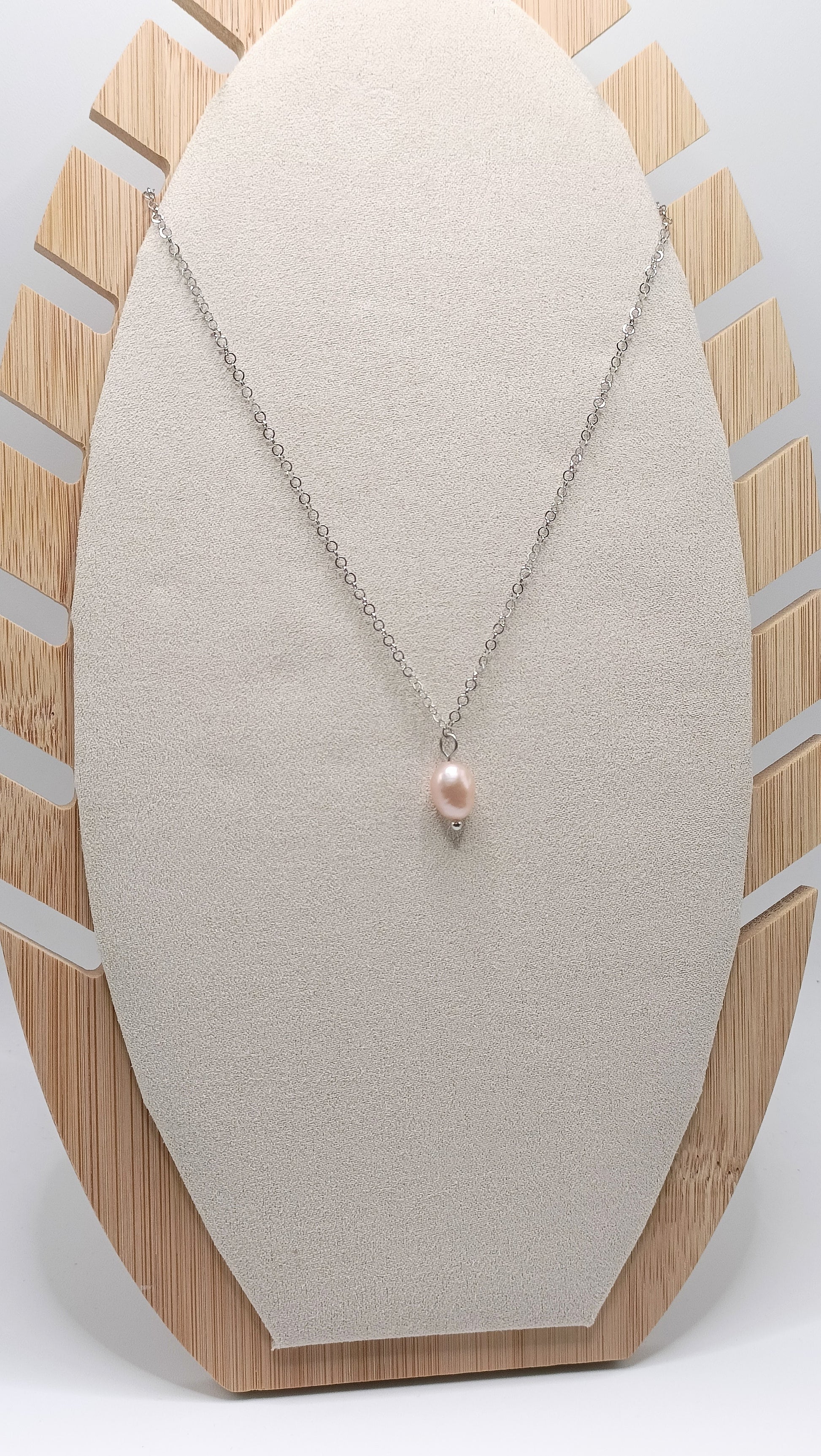 Collier court fin argenté et perle de culture baroque rose saumoné