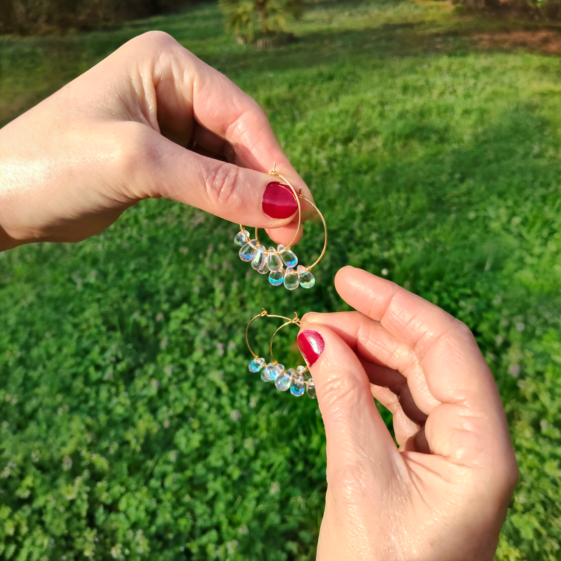 Créoles dorées Luneen acier inoxydable et petites gouttes transparentes 