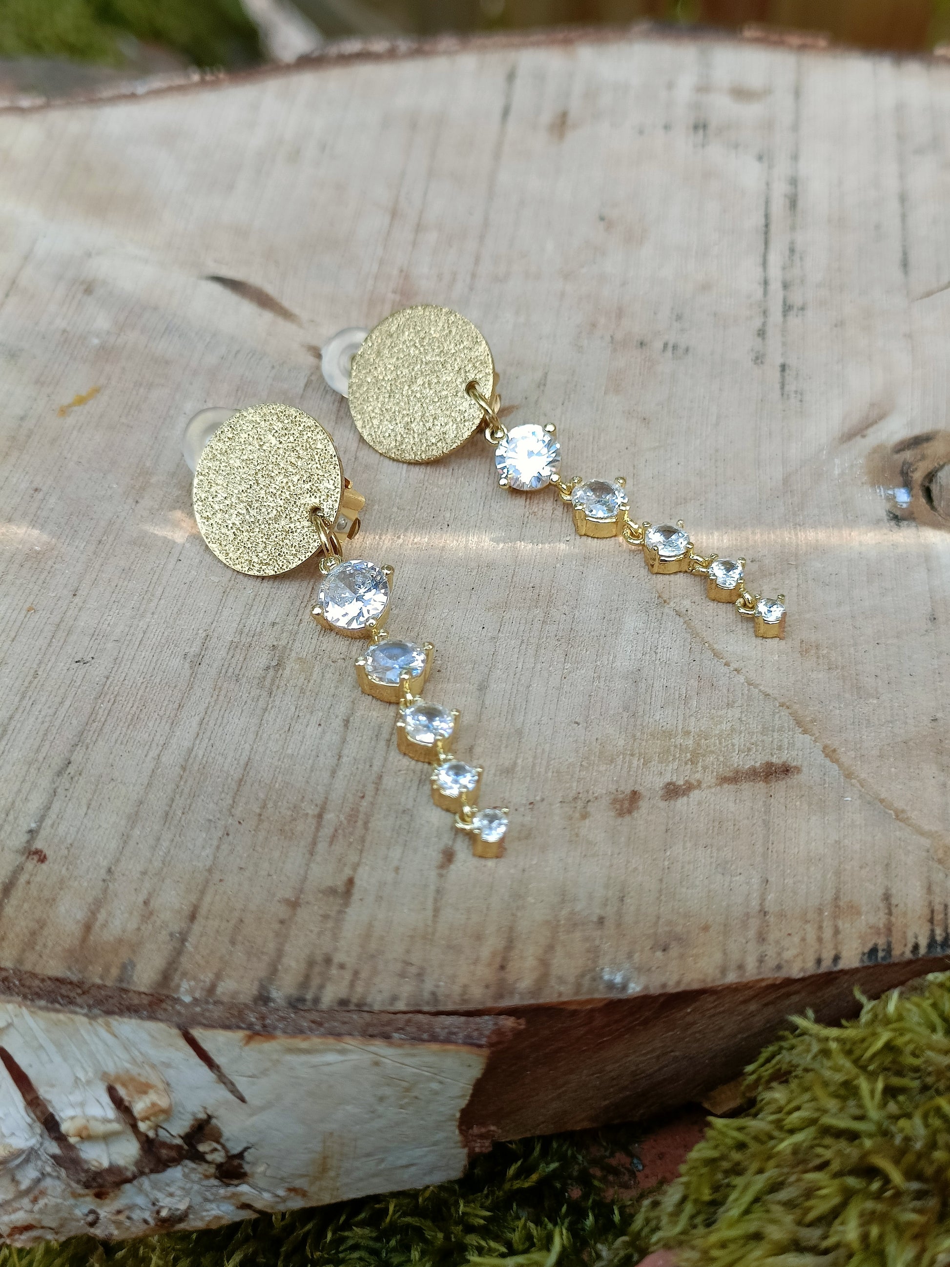 Cyriane, les boucles d'oreilles clips dorées et zircons cubiques, dorure or fin