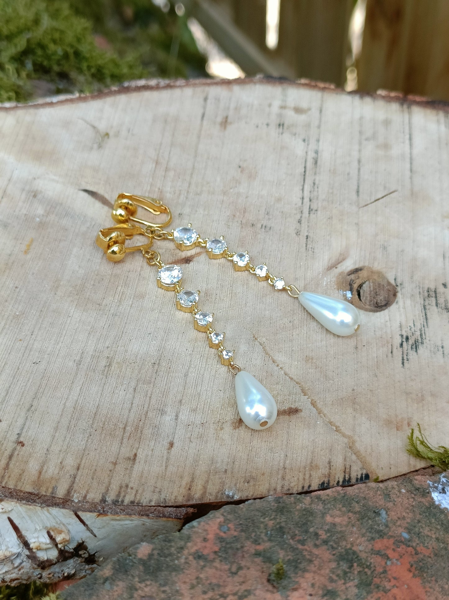 Cyriane, les boucles d'oreilles pendantes 18K, zircons cubiques et perles gouttes