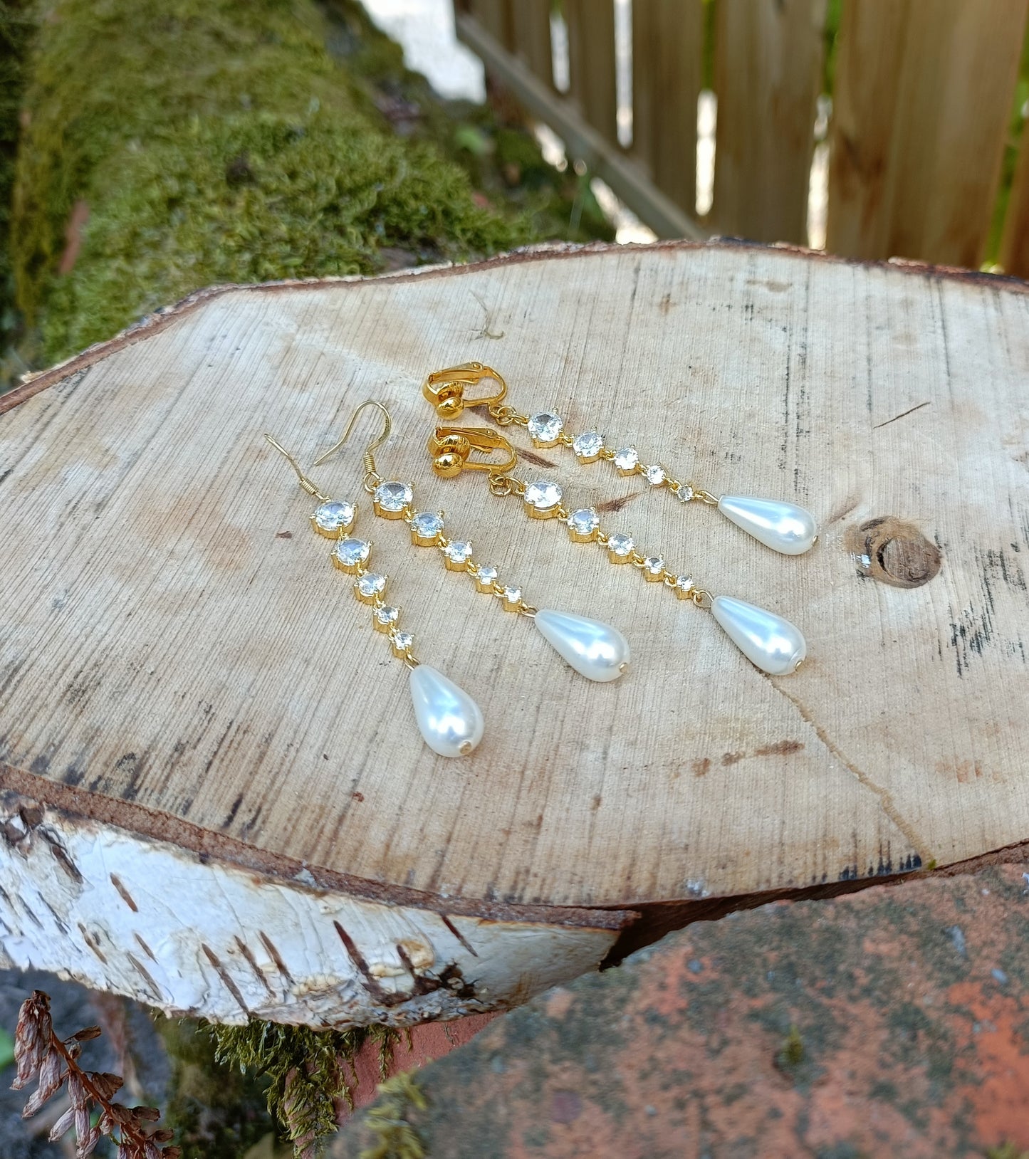 Cyriane, les boucles d'oreilles pendantes 18K, zircons cubiques et perles gouttes