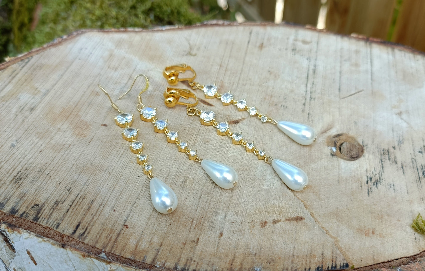 Cyriane, les boucles d'oreilles pendantes 18K, zircons cubiques et perles gouttes