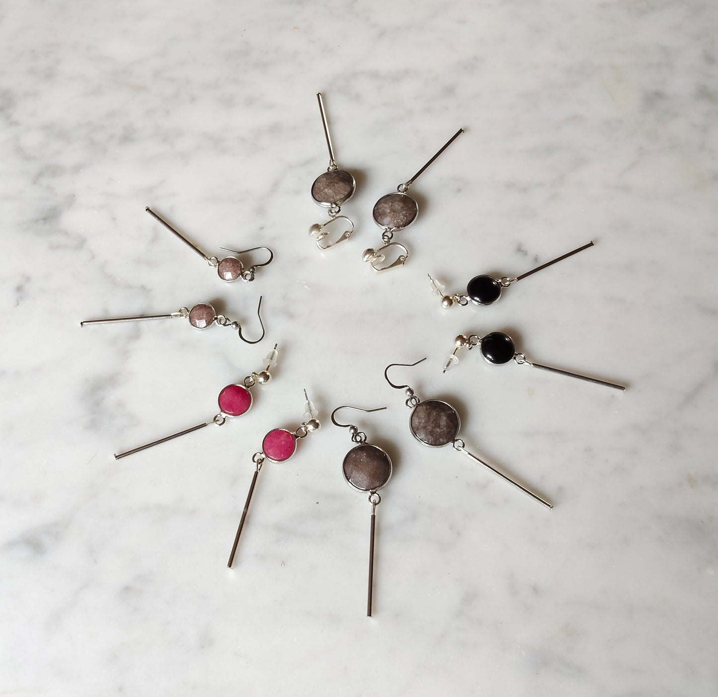 Era, les boucles d'oreilles grises argentées baguettes