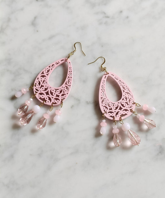 Grandes Boucles d'oreilles Esméralda en bois et perles cristal rose pâle, avec crochets ou clips