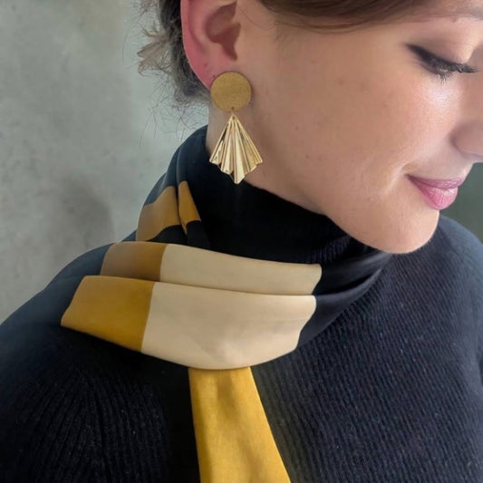 Fabiola, les boucles d'oreilles clips INDOLORES dorées à l'or fin, forme géométrique éventail
