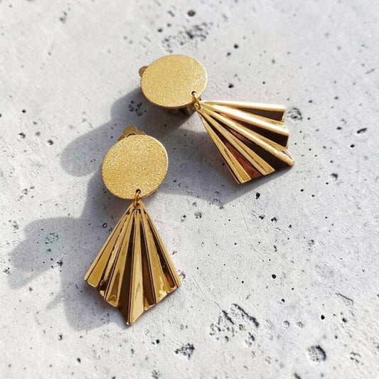 Fabiola, les boucles d'oreilels clips éventails dorées à l'or fin