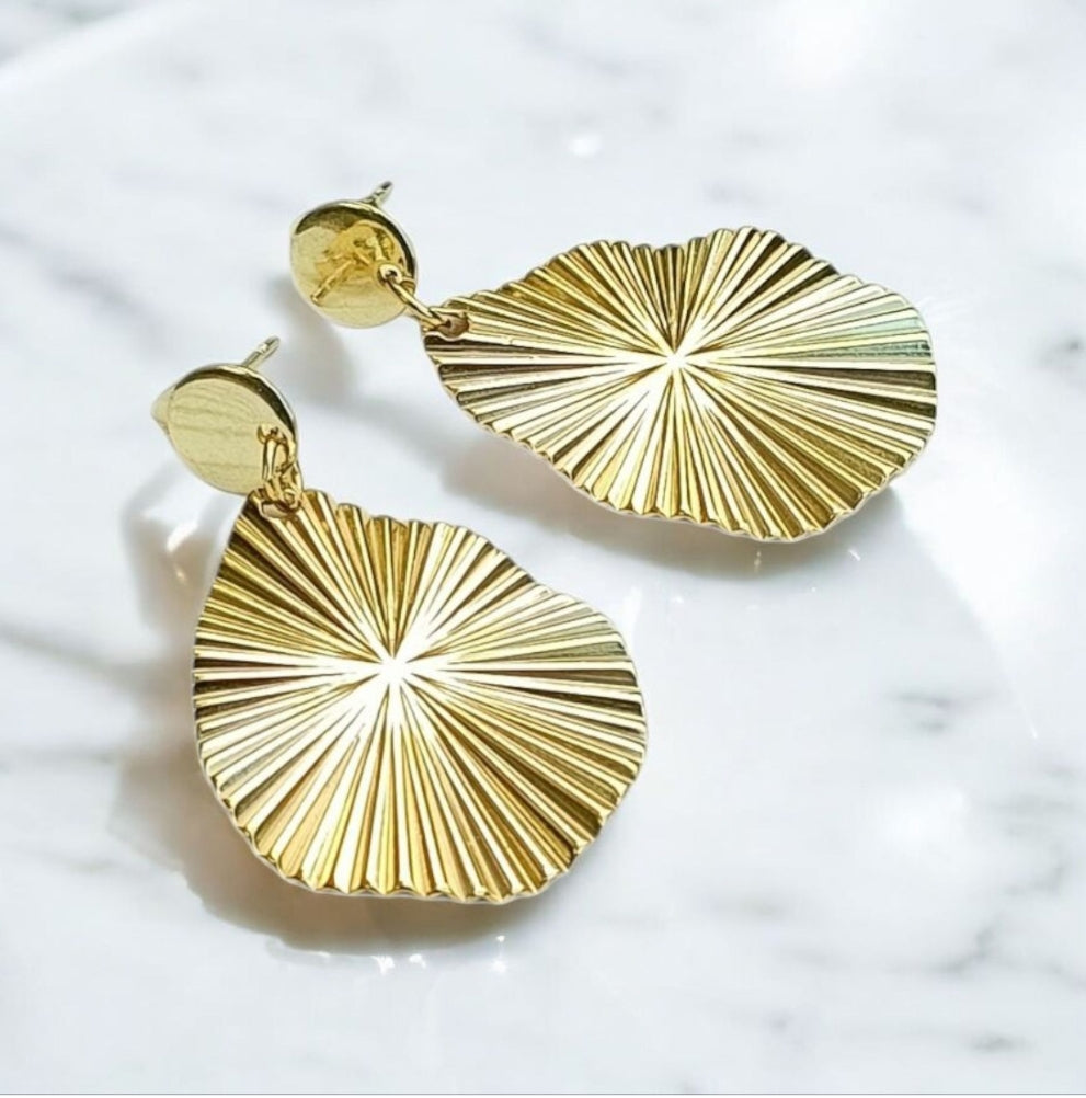 Félicie, les boucles d'oreilles puces gouttes froissées dorées or fin