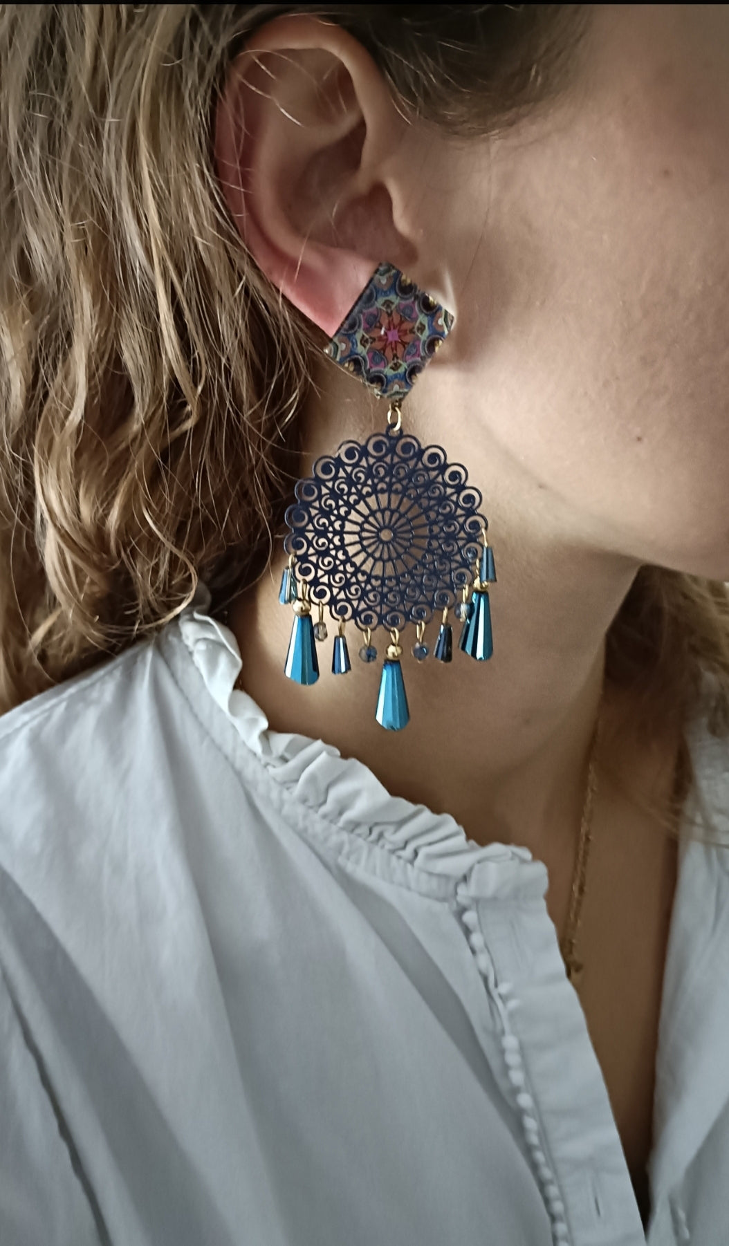 Grandes boucles d'oreilles clips bleu marine et colorées, perles pendantes en cristal bleu facetté