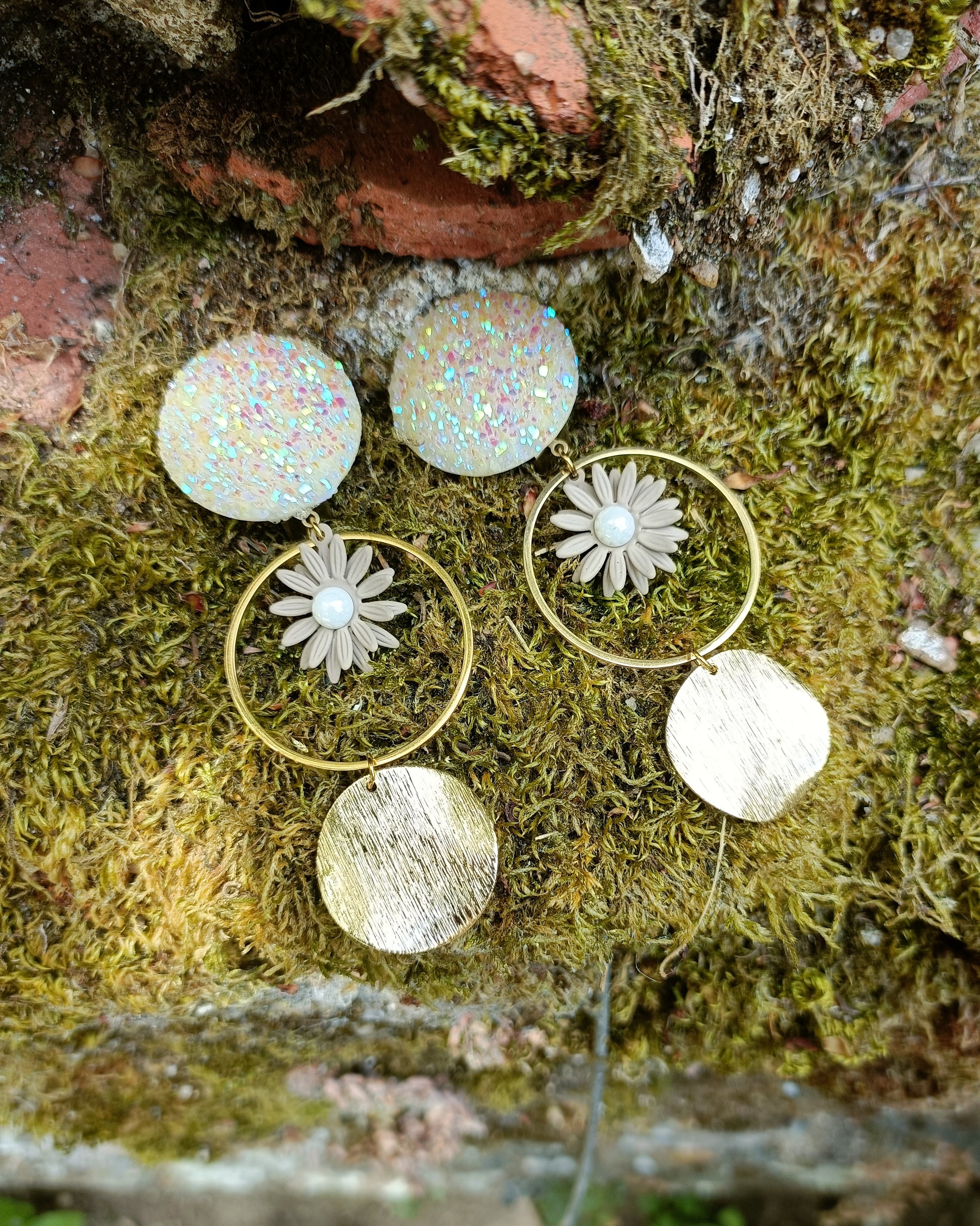 Grandes boucles d'oreilles clips indolores, modèle unique, dorées or fin et fleurs 