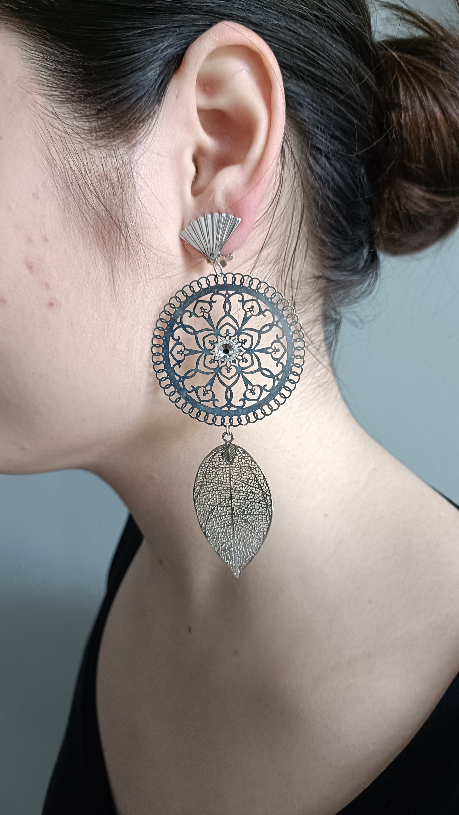 Grandes boucles d'oreilles clips éventails et feuilles argentées 