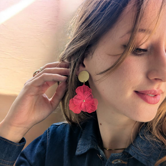 Orchidées, les grandes boucles d'oreilles fleurs fushia, très légères, puces dorées or fin ou clips dorés martelés indolores 