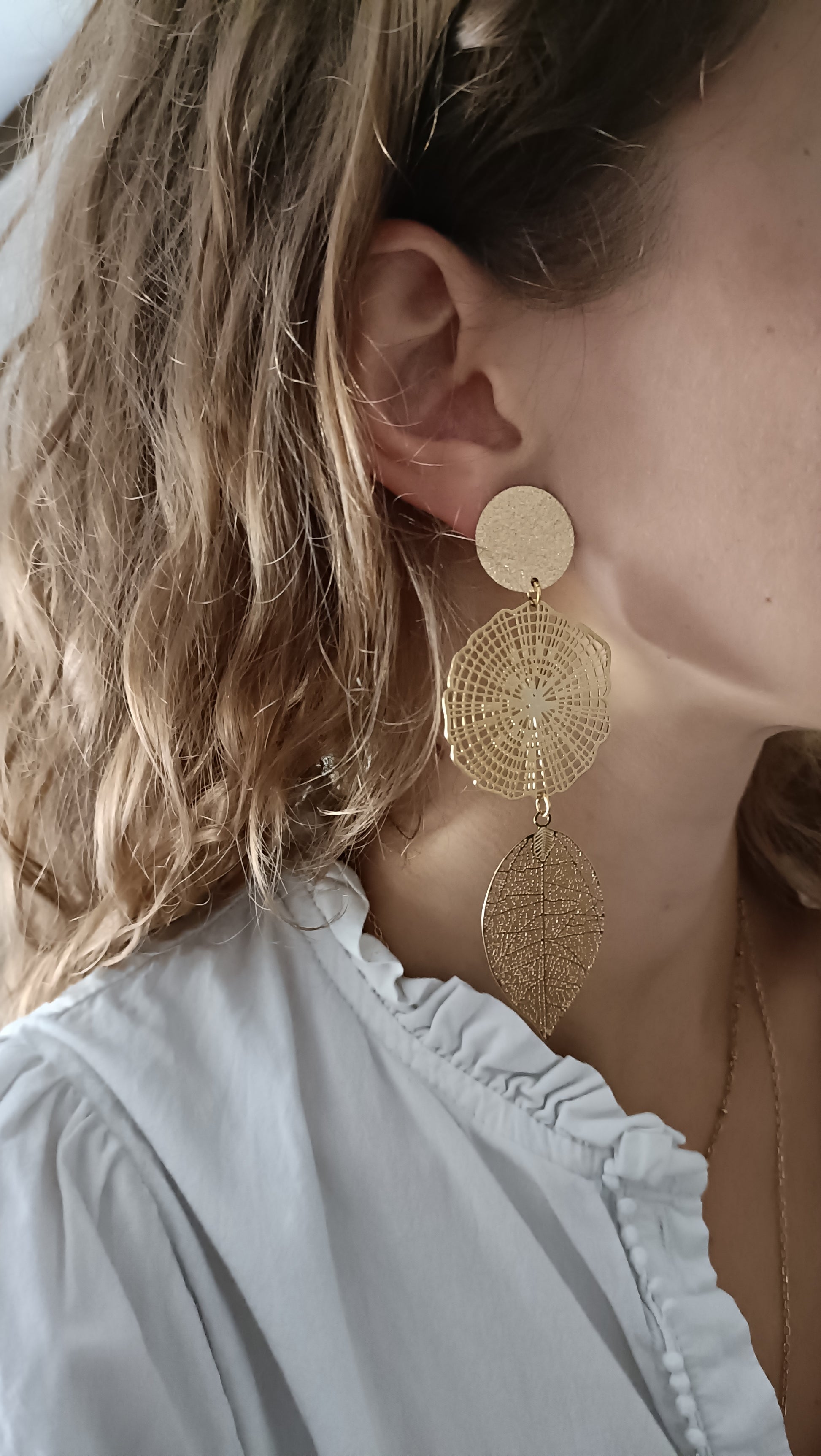 Cléore, grandes boucles d'oreilles clips dorées or fin,en percées sur demande
