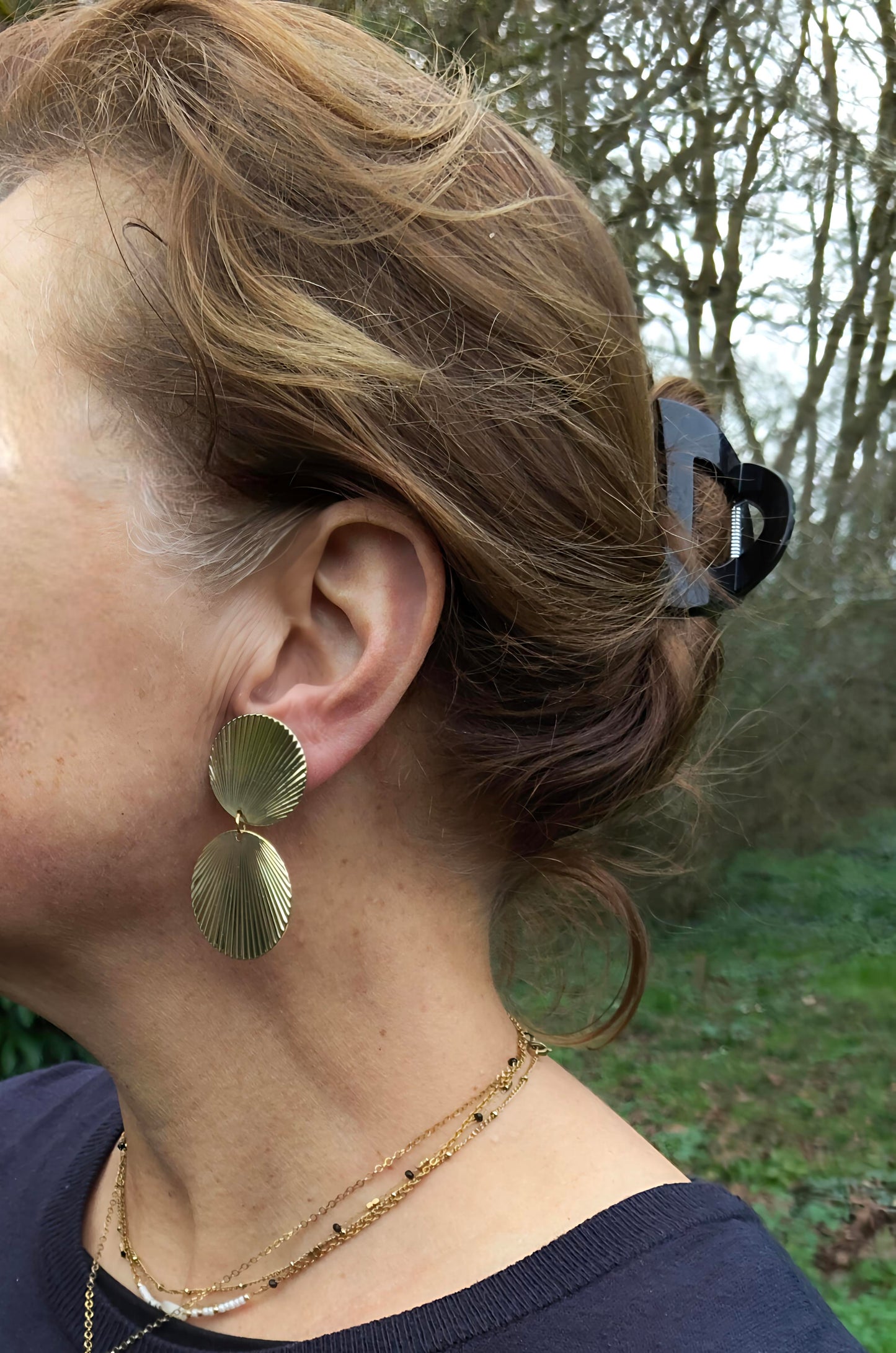 Colombine, les boucles d'oreilles clips dorées coquillages