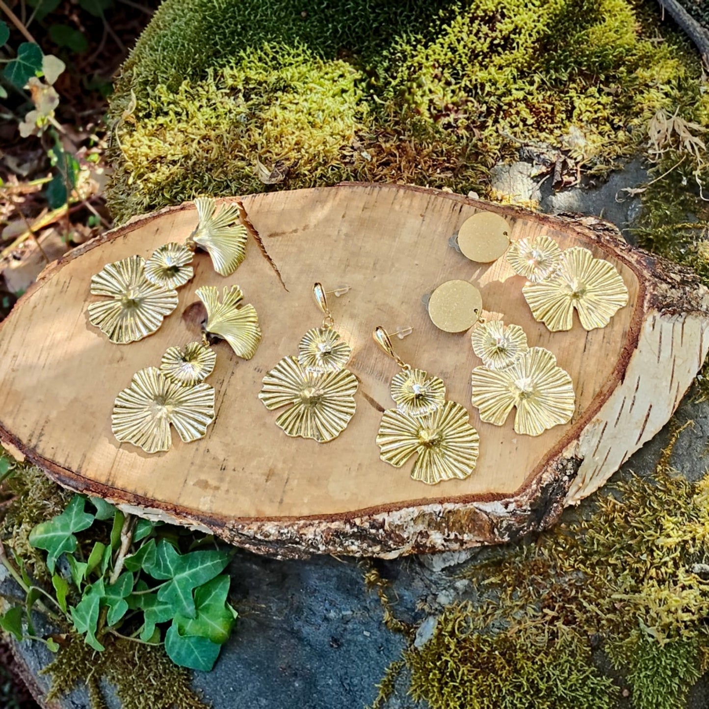 Katarina, les boucles d'oreilles clips fleurs ou puces dorées à l'or fin, clips indolores !