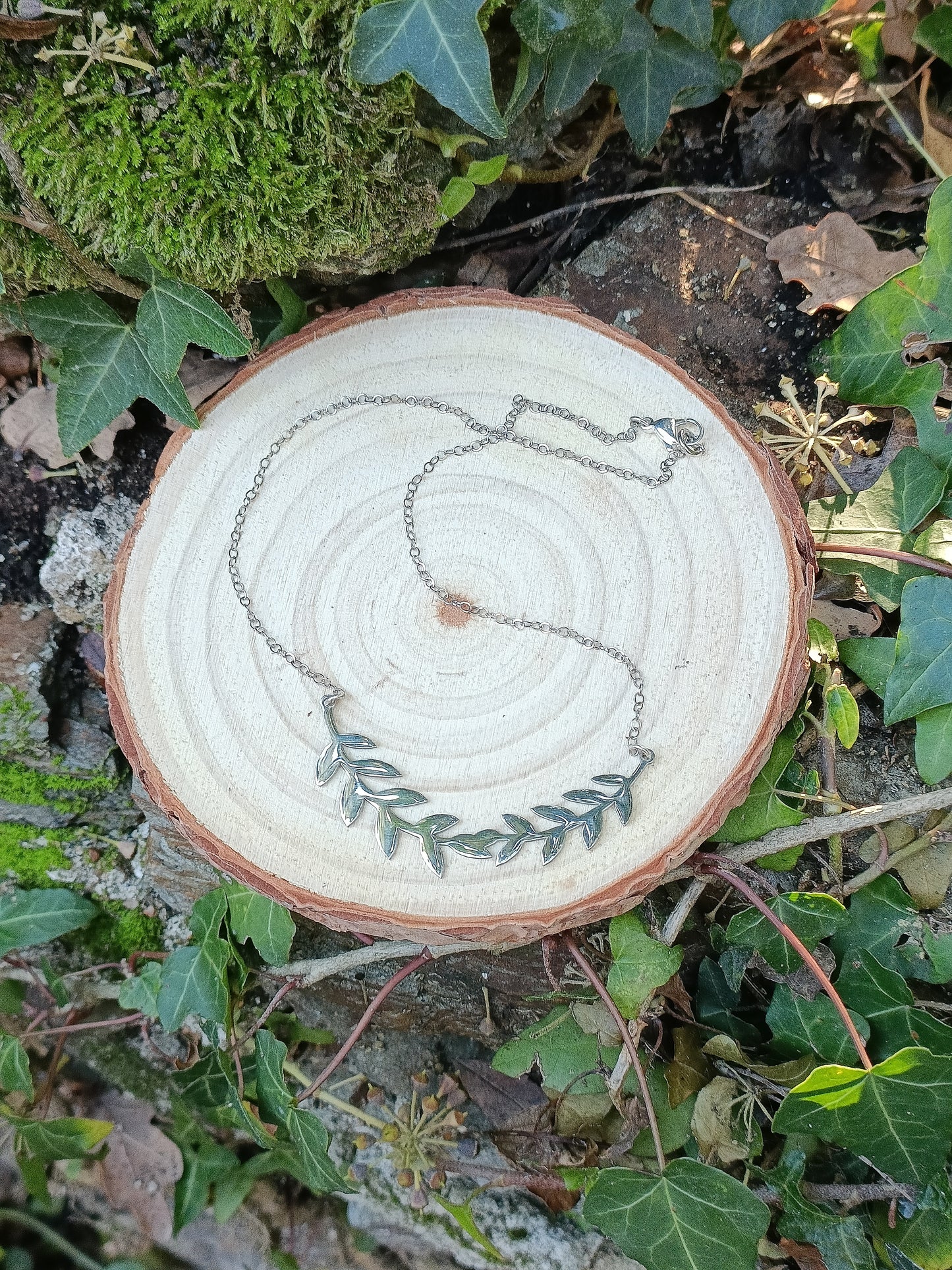 Lancelot, le collier fin doré végétal doré ou argenté