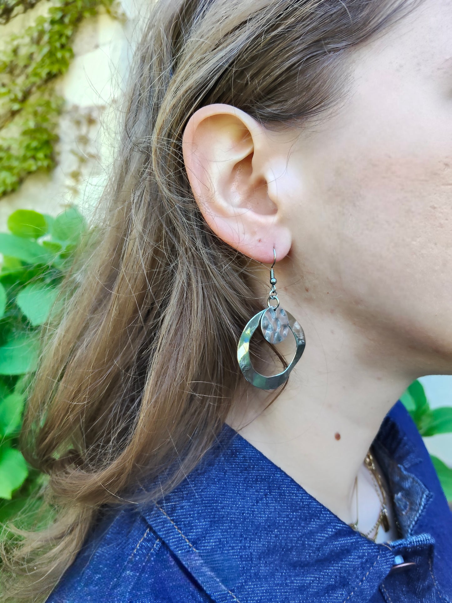 Laura, les grandes boucles d'oreilels anneaux argentés en acier inoxydable, également disponibles avec clips