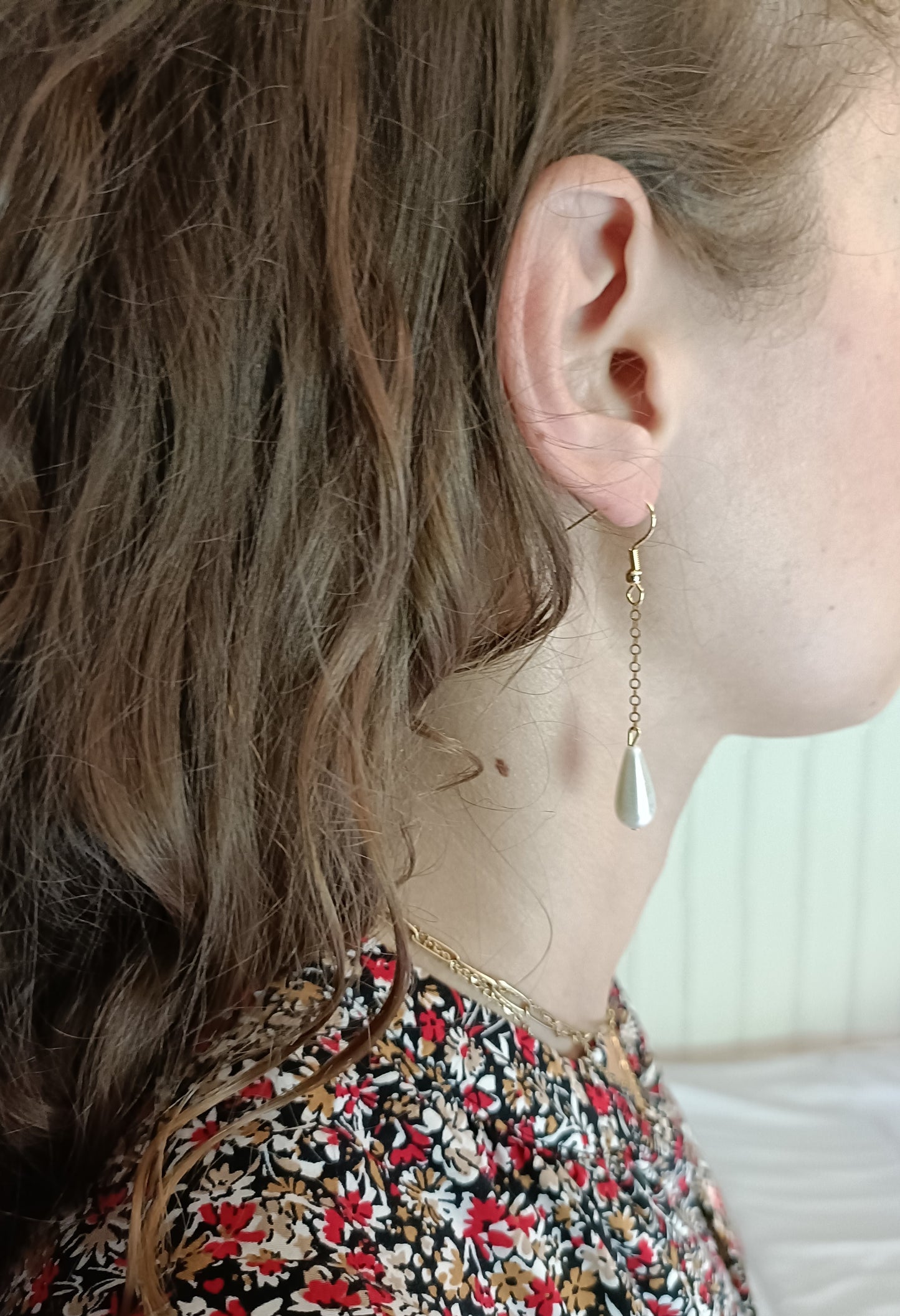 Louise, maille dorée et perles fines, modèle court