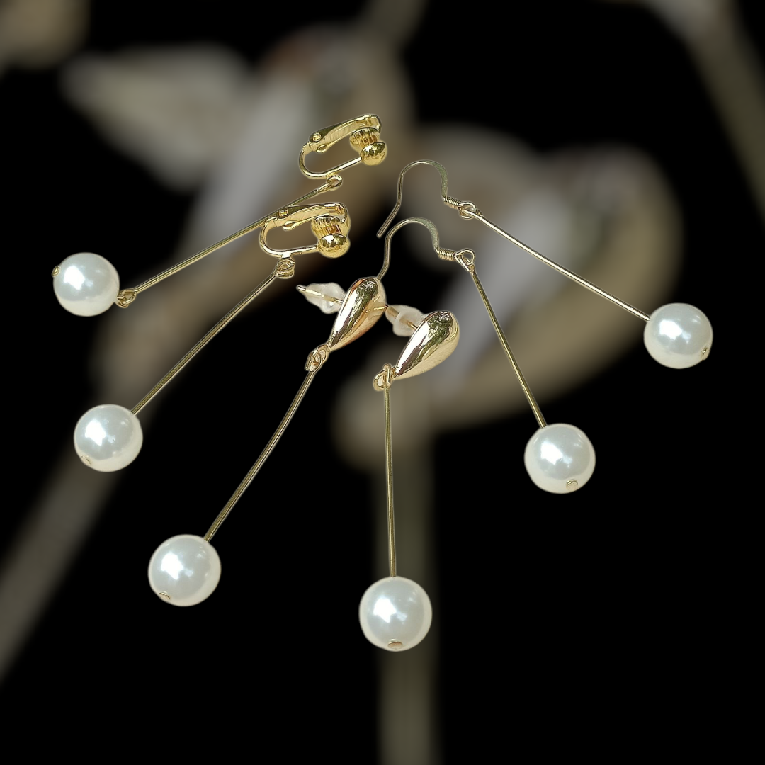 Lucie, les boucles d'oreilles fines pendantes dorées or fin et puces