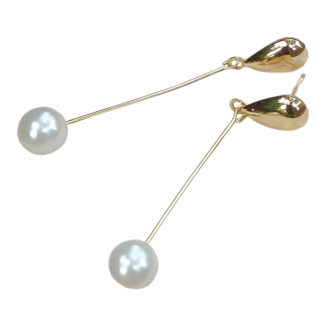 Lucie, les boucles d'oreilles fines pendantes dorées or fin et puces