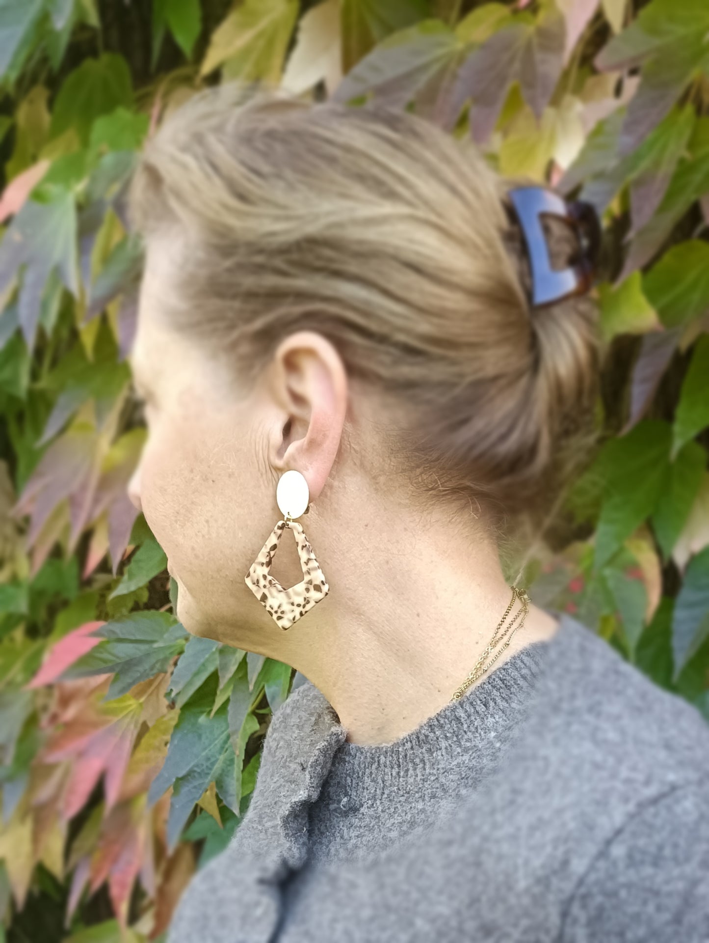 Maelle, les boucles d'oreilles léopard puces dorées or fin ou clips