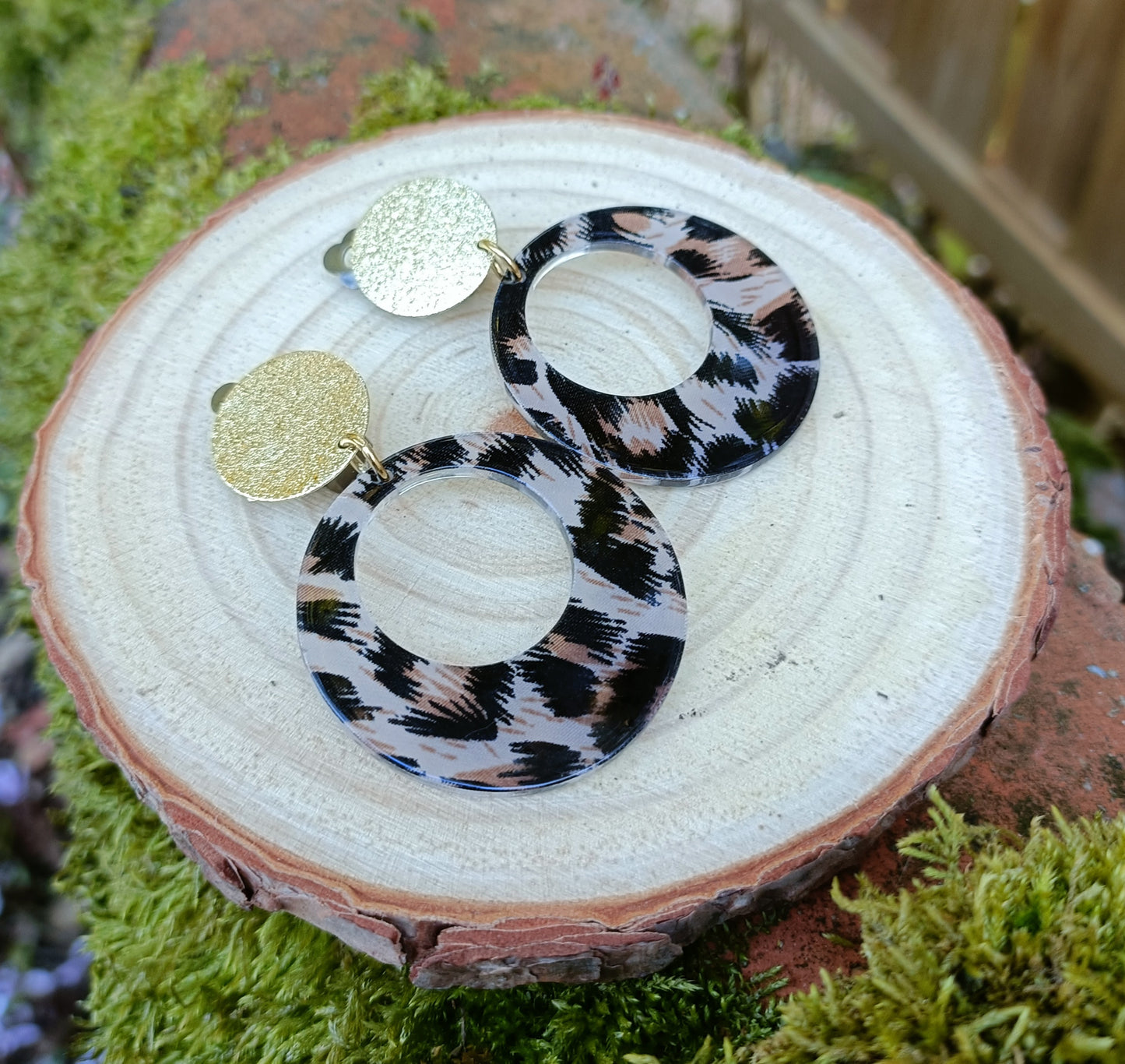 Marietta, les grandes boucles d'oreilles clips léopard style créoles