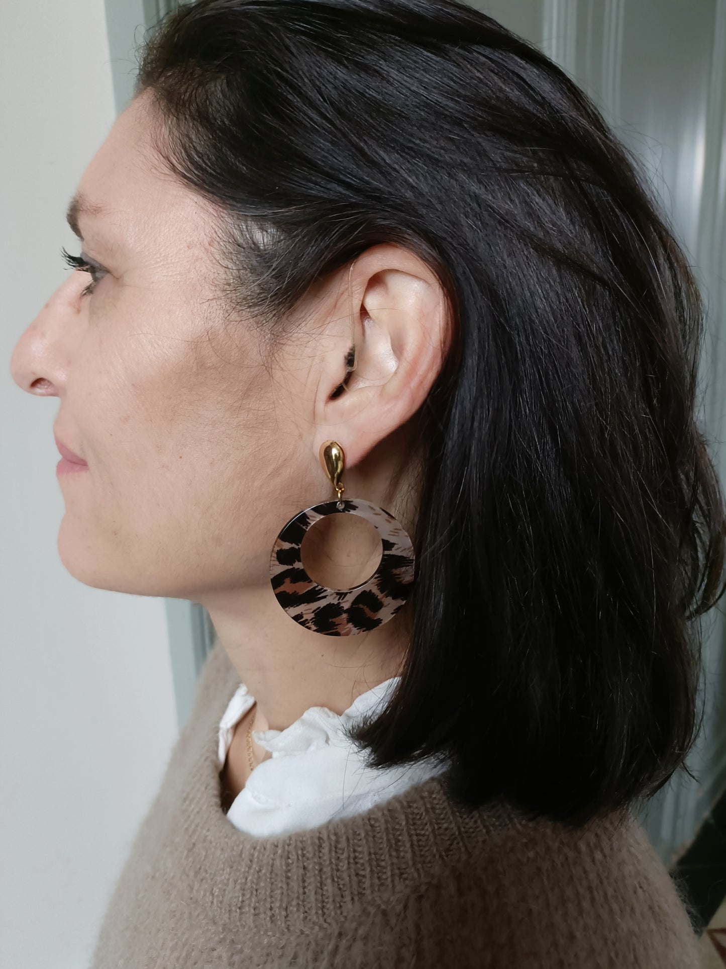 Marietta, les grandes boucles d'oreilles clips léopard style créoles