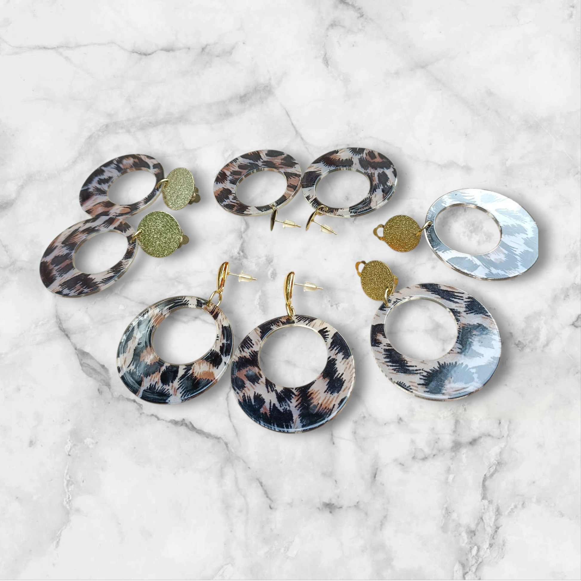 Marietta, les grandes boucles d'oreilles percées ou clips léopard style créoles 