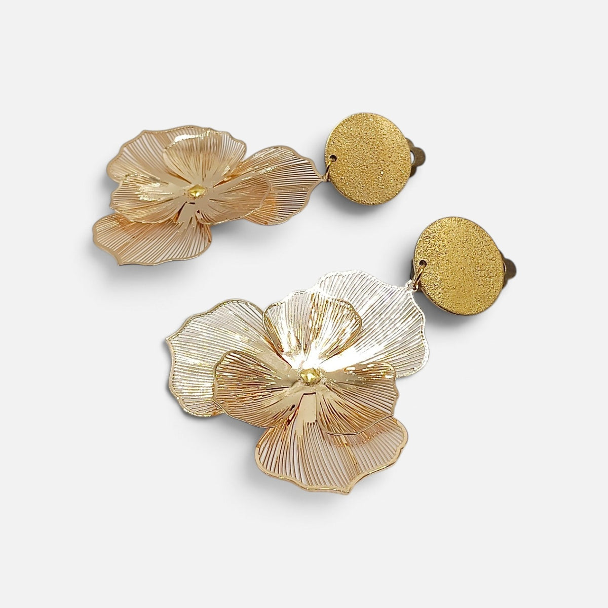 Orchidées, les boucles d'oreilles clips fleurs dorées à l'or fin