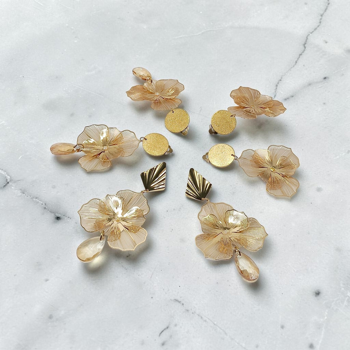 Orchidées, les boucles d'oreilles clips fleurs dorées à l'or fin
