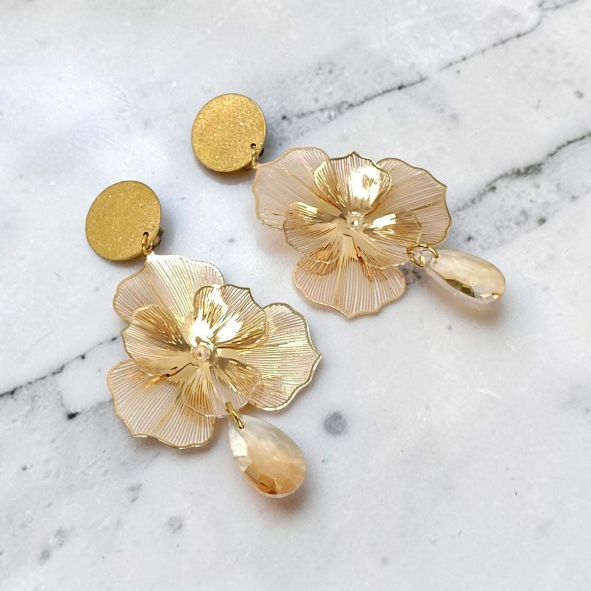 Orchidées, les boucles d'oreilles clips fleurs dorées à l'or fin