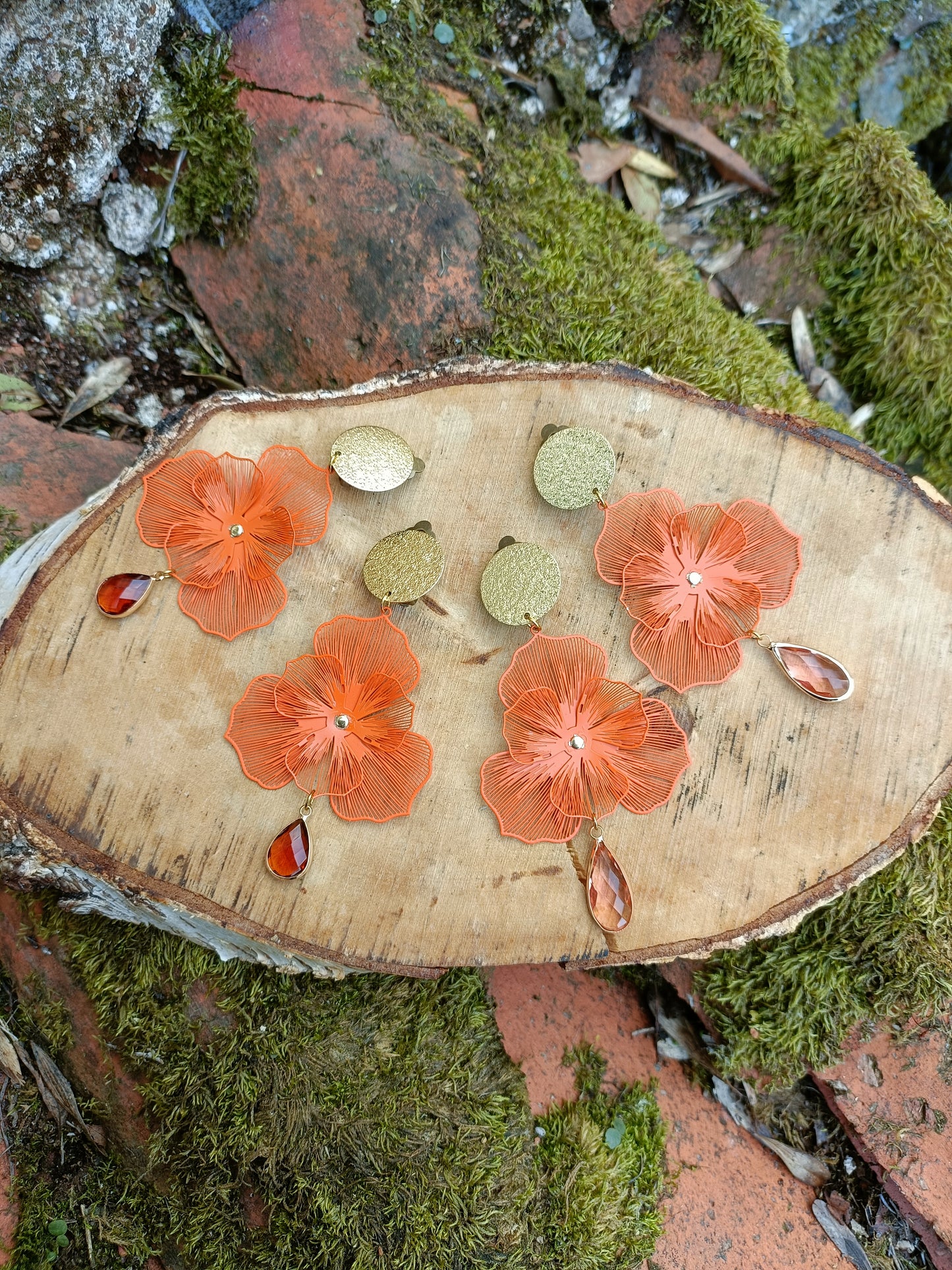 Orchidées, les grandes boucles d'oreilles clips fleurs oranges et perles gouttes
