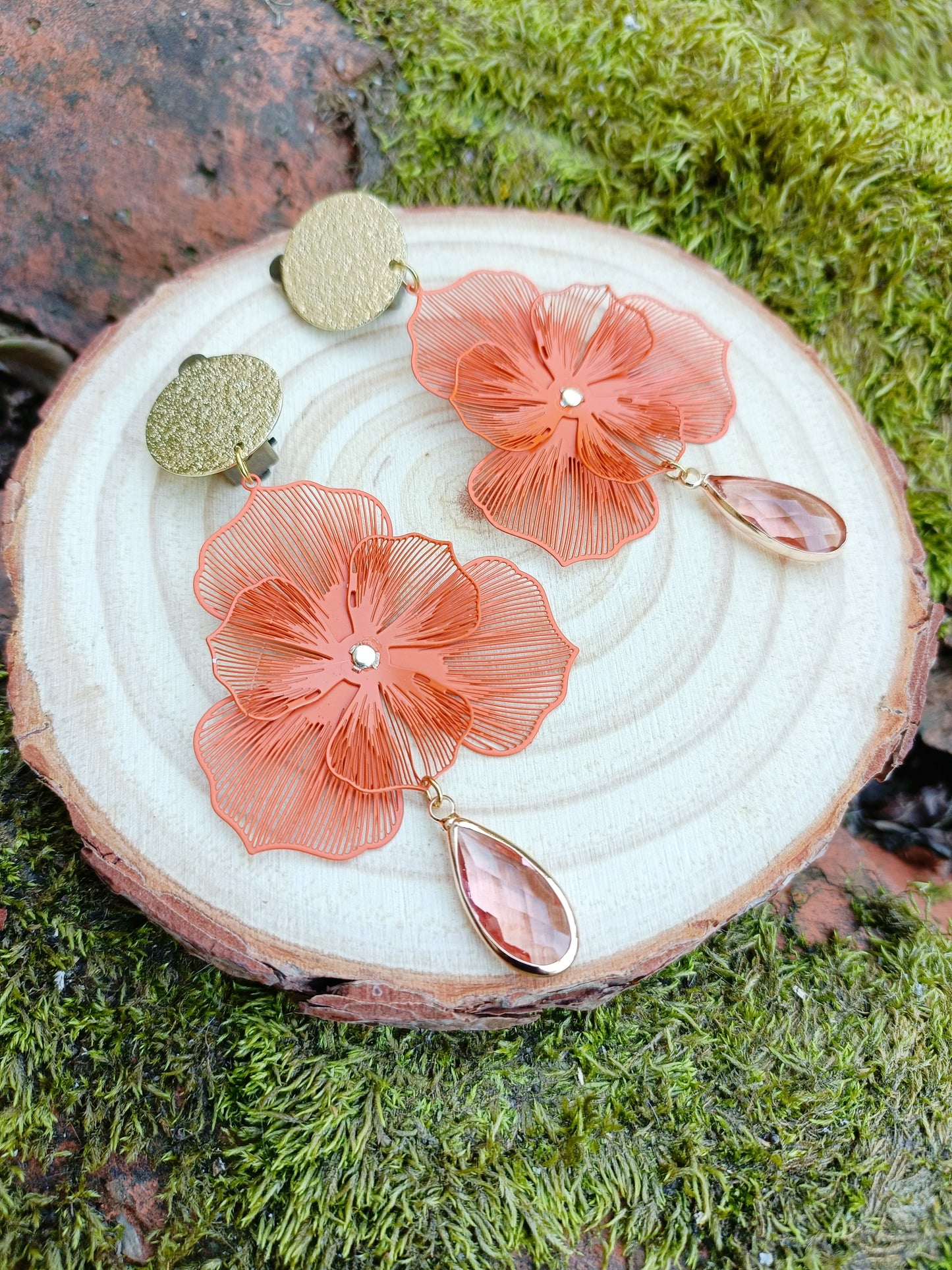 Orchidées, les grandes boucles d'oreilles clips fleurs oranges et perles gouttes