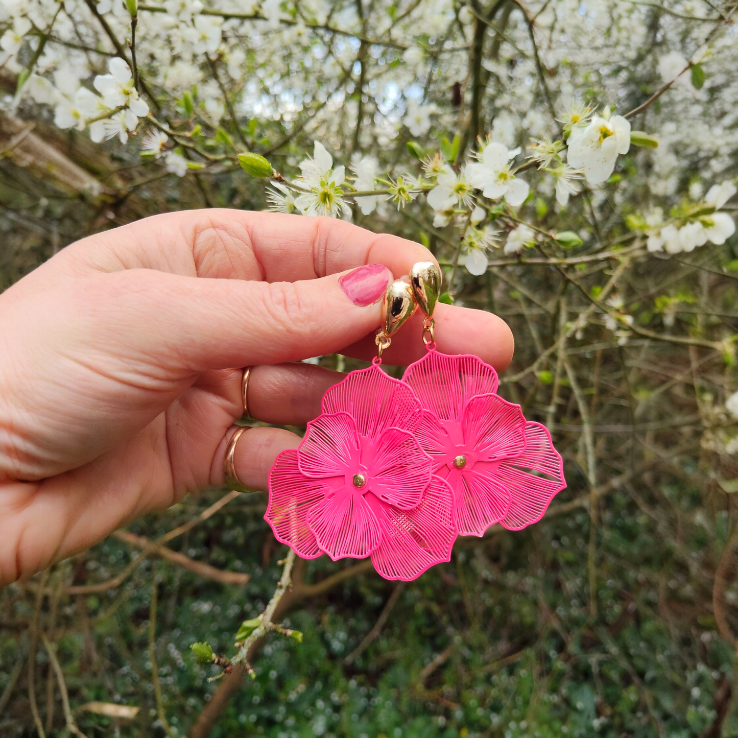 Orchidées, les grandes boucles d'oreilles clips fushia