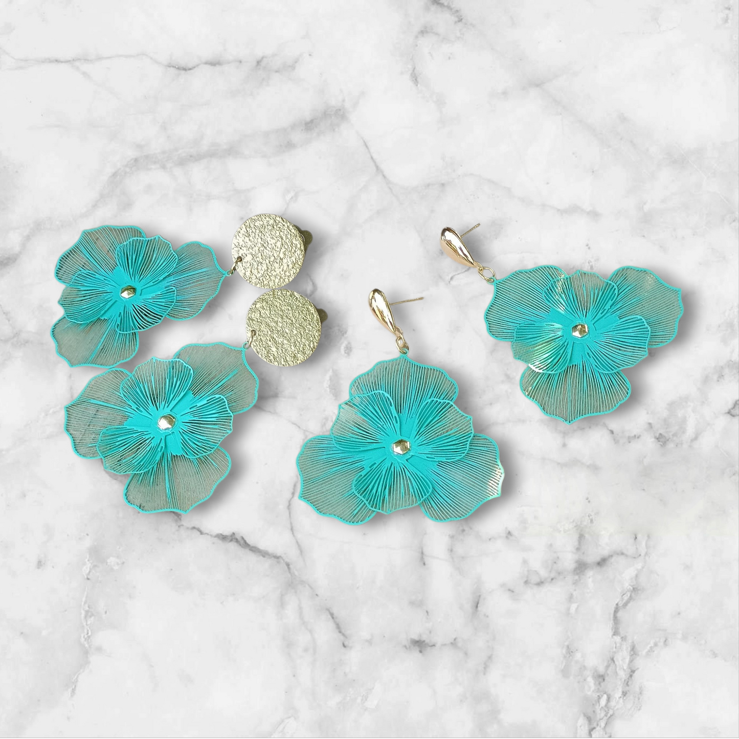 Orchidées, les grandes boucles d'oreilles fleurs vertes , avec puces dorées or fin ou clips dorés martelés en laiton de très bonne tenue