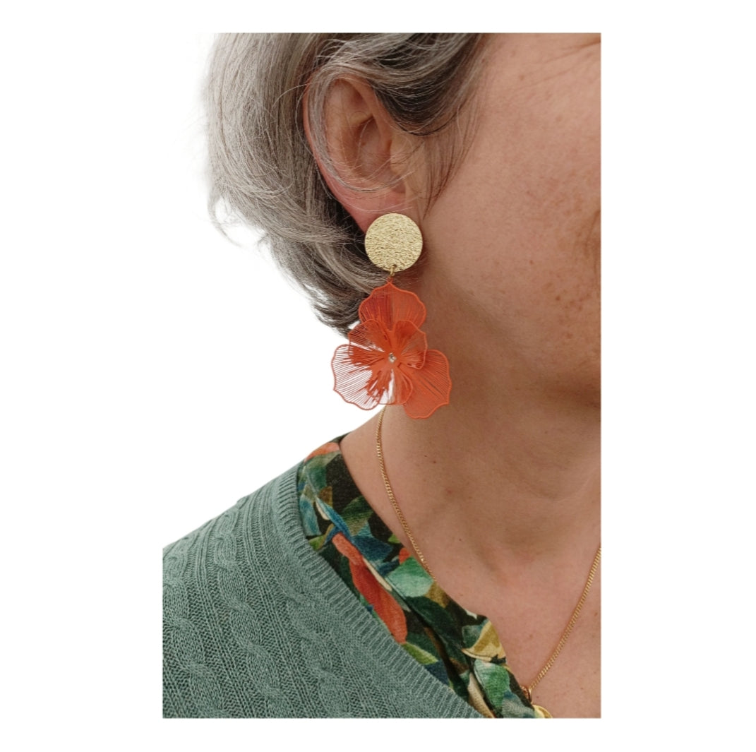 Orchidées, les boucles d'oreilles clips oranges