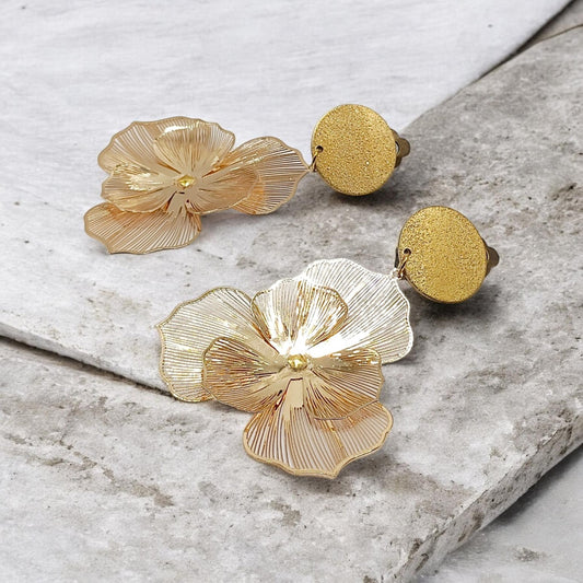 Orchidées, les boucles d'oreilles clips fleurs dorées à l'or fin